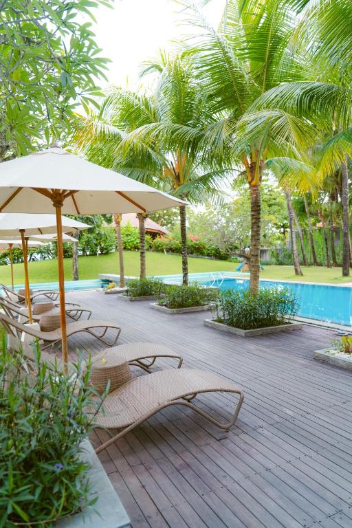 Bazén v ubytování Tijili Hotel Benoa nebo v jeho okolí