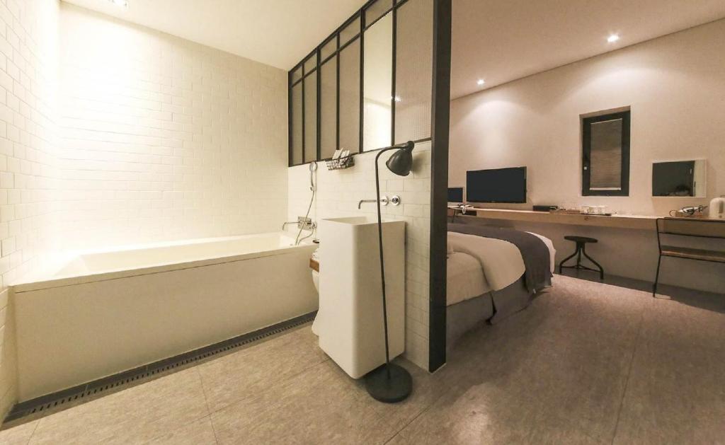 Postel nebo postele na pokoji v ubytování Ami Boutique Hotel, Yongin