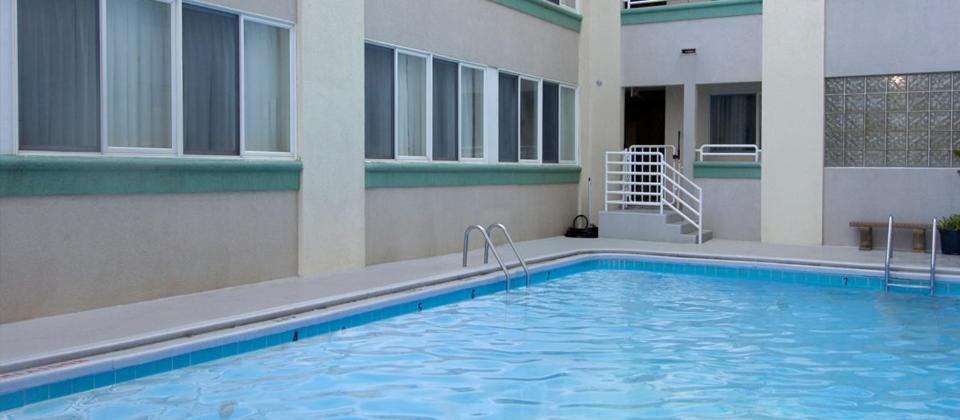 Bazén v ubytování Howard Johnson by Wyndham Atlantic City nebo v jeho okolí