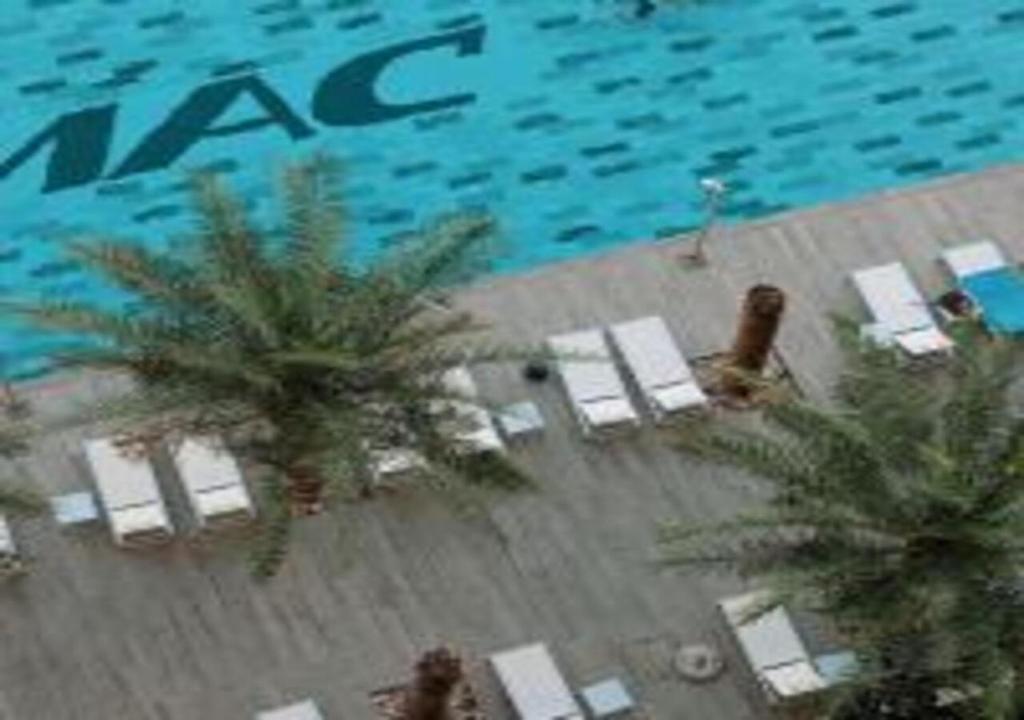 Bazén v ubytování Luxury Apartment Business Bay nebo v jeho okolí