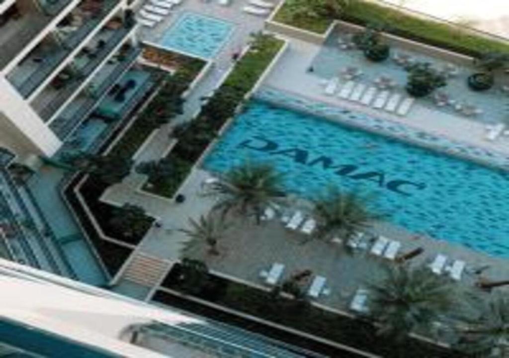 Bazén v ubytování Luxury Apartment Business Bay nebo v jeho okolí