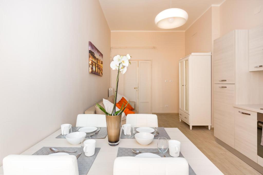 A kitchen or kitchenette at G-House Pettinari