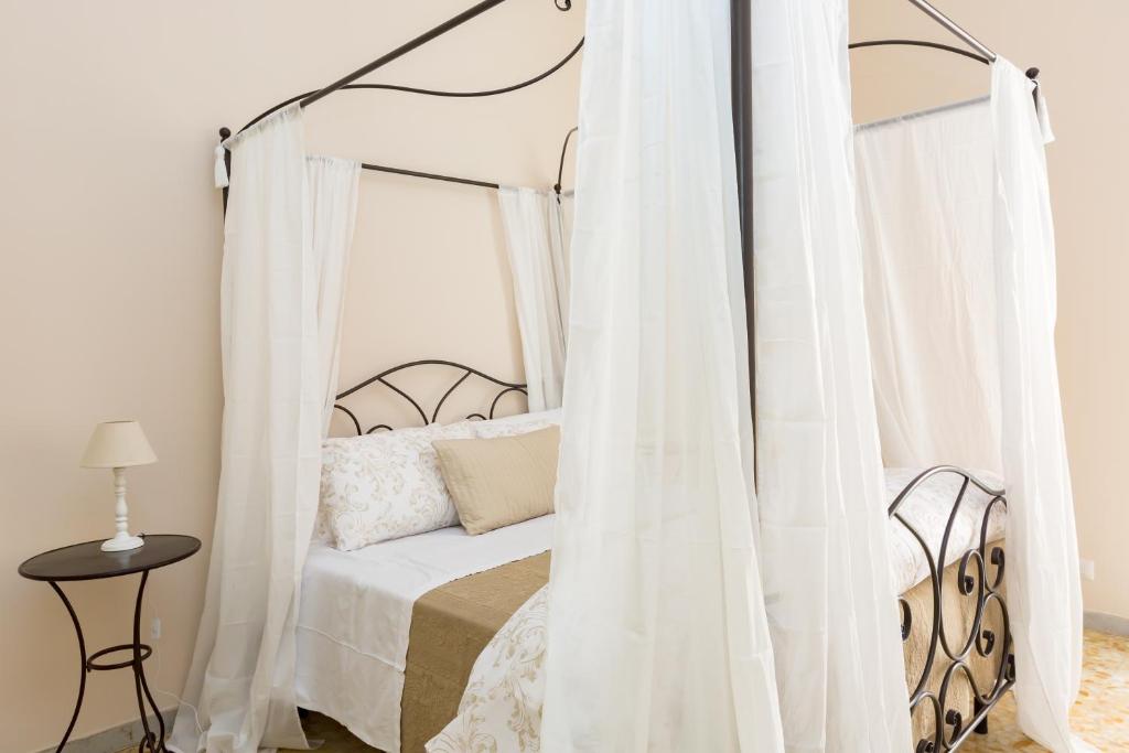 A bed or beds in a room at G-House Pettinari