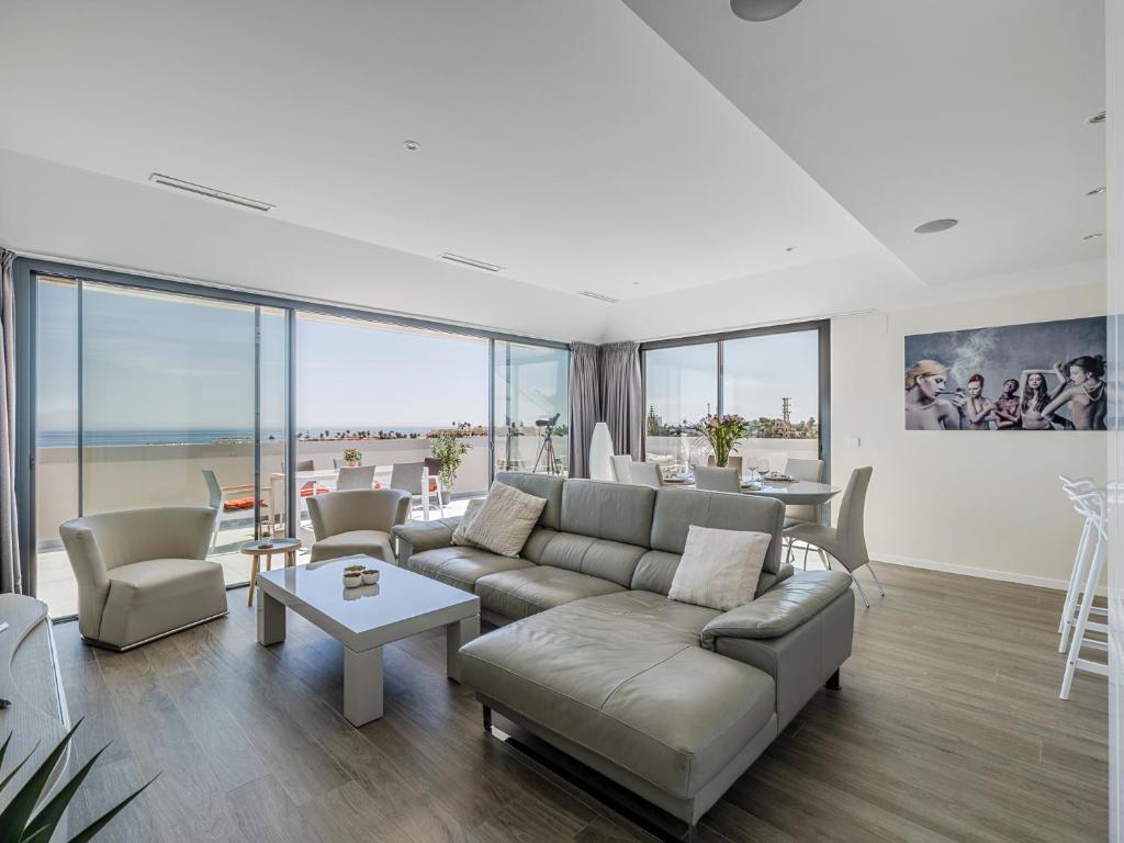 صورة لـ Luxury Penthouse Pedro - The View Fuengirola في فوينخيرولا