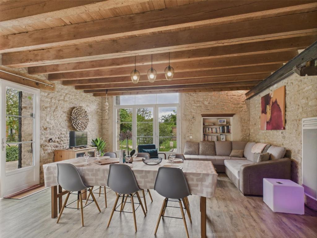 Χώρος καθιστικού στο Maison authentique en pierre pour 7 avec jardin