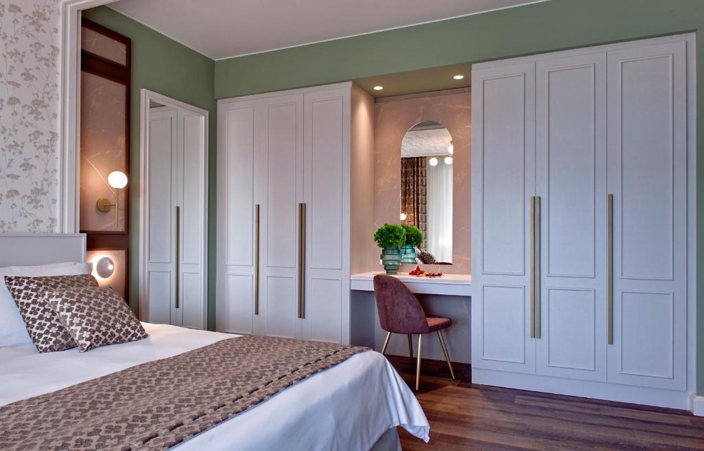 Posteľ alebo postele v izbe v ubytovaní Tritone LUXURY HOTEL THERMAE & SPA