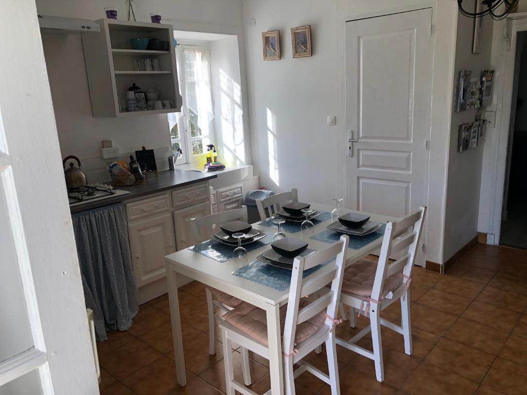 Kuchnia lub aneks kuchenny w obiekcie Gîte des Lavandes