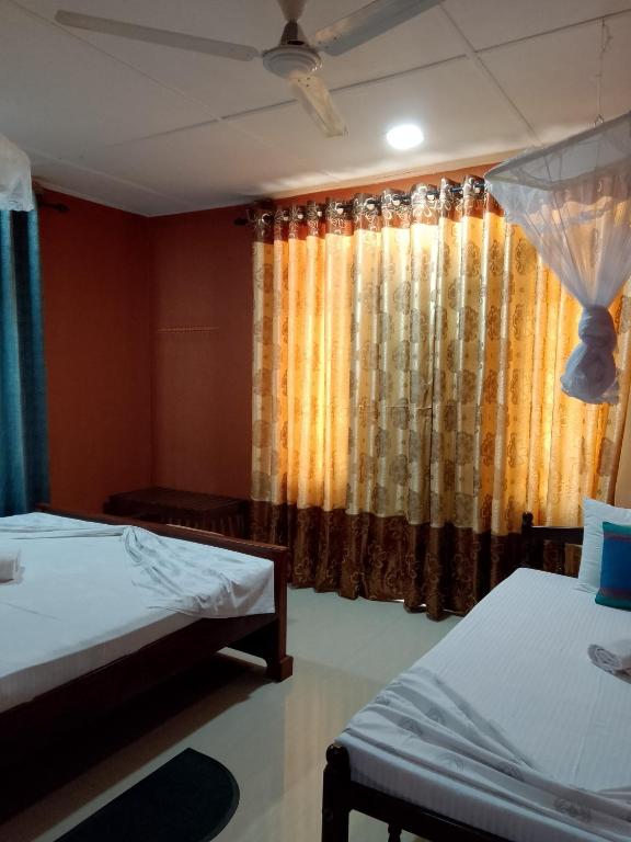 Postel nebo postele na pokoji v ubytování Sky Villa Sigiriya