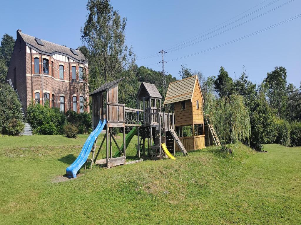 Herní místnost nebo prostor pro děti v ubytování Cozy Cottage in Durbuy with Garden