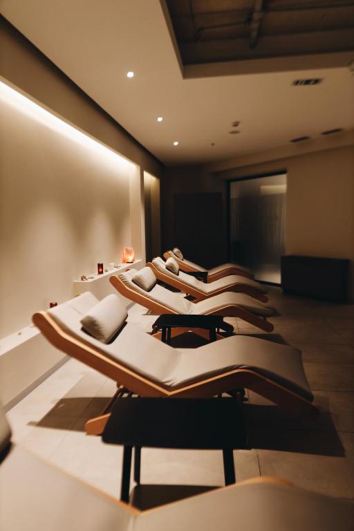 Hotel Mona Plaza的休息区
