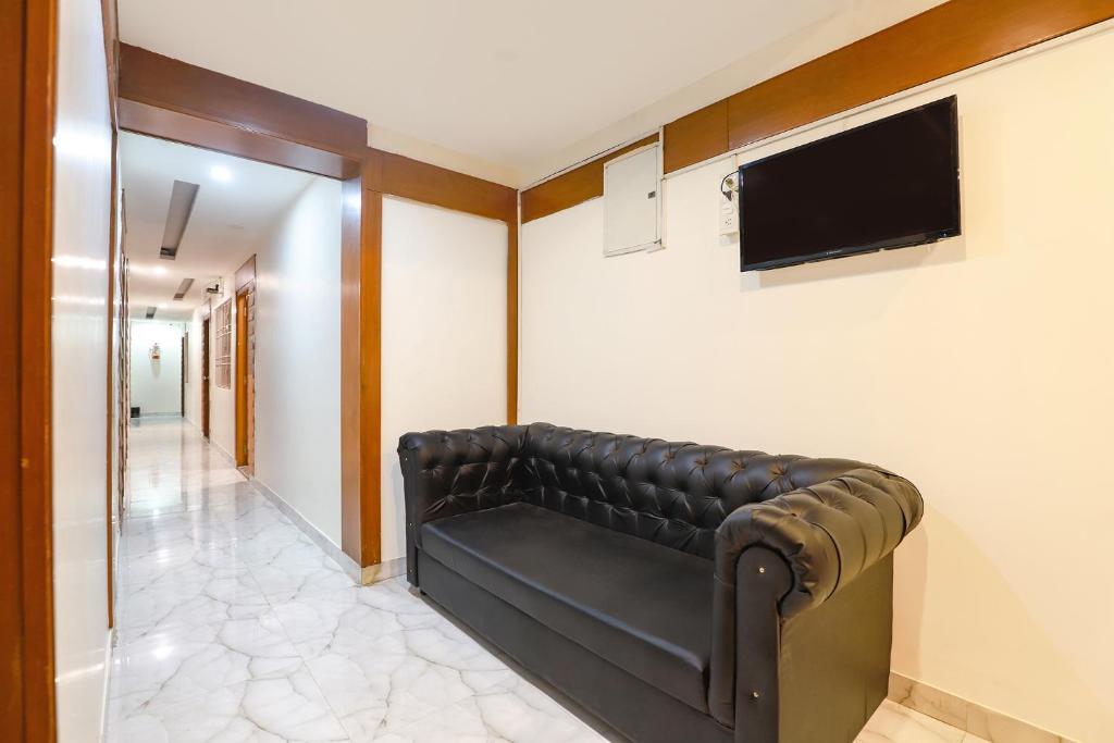 TV a/nebo společenská místnost v ubytování FabHotel Lloyds Inn