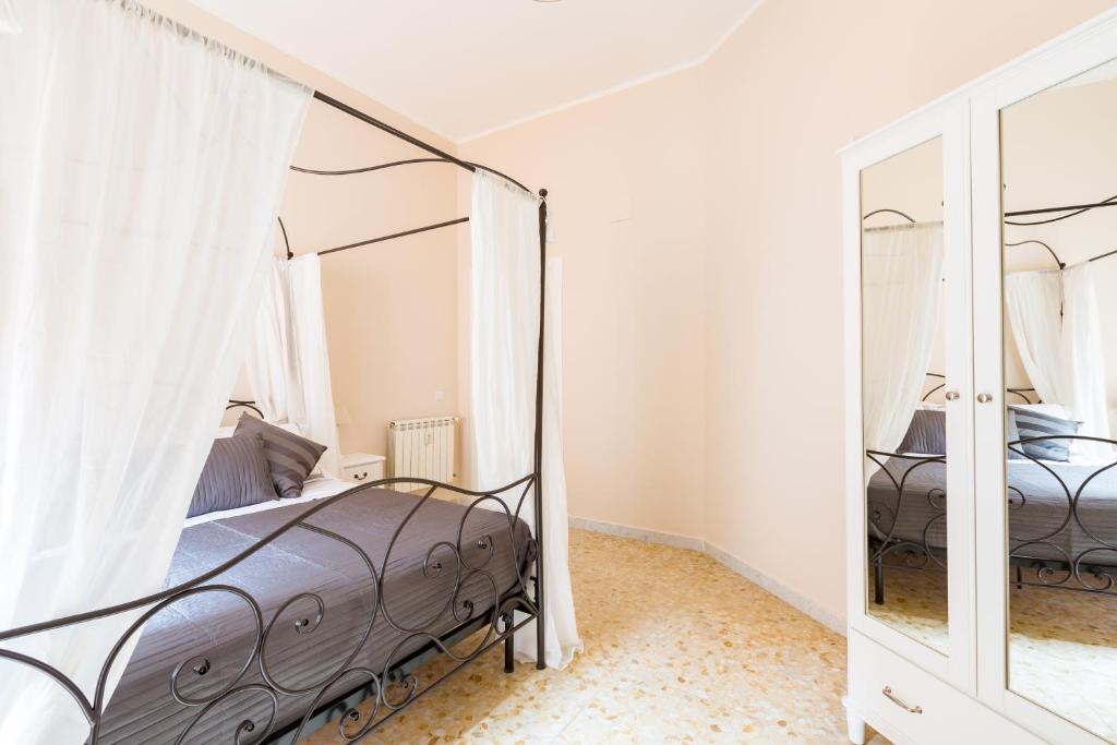 A bed or beds in a room at G-House Pettinari