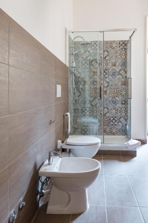 A bathroom at G-House Pettinari