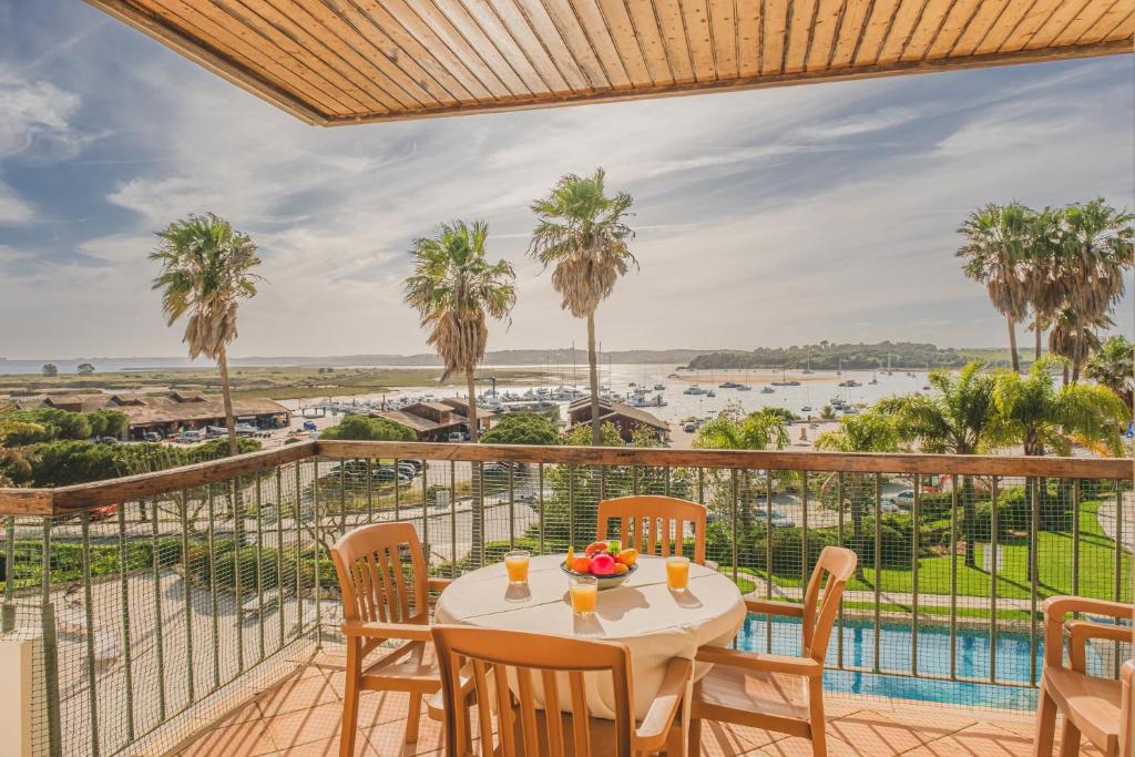 En balkon eller terrasse på Riverside Alvor Ria