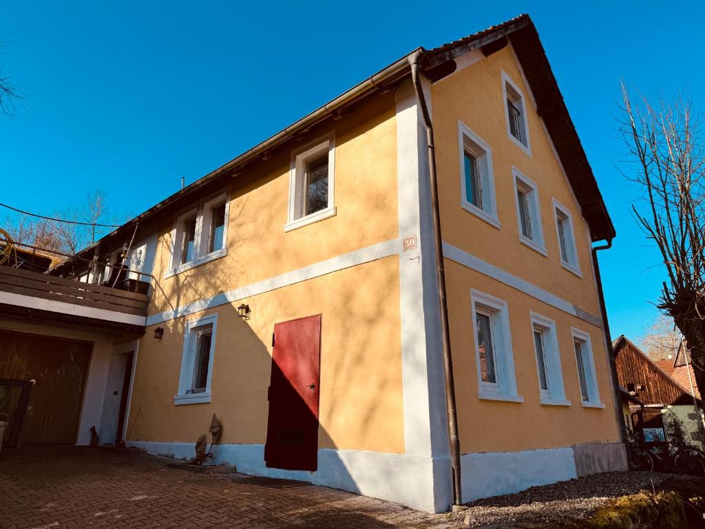 Edificio en el que se encuentra la habitación en casa particular