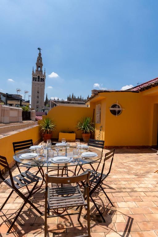 SevilleBnB Group- Cathedral Penthouse - Private terrace with Giralda views