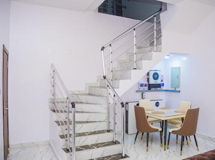 Fotografie z fotogalerie ubytování Lekki 3 Bedrooms Furnished Home Ensuite Stylish & Comfortable v destinaci Lekki