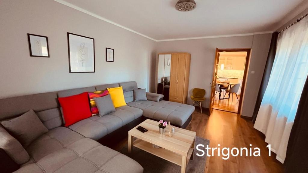 A seating area at Strigonia Apartman