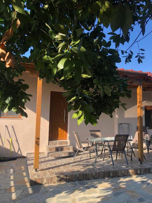 Το κτήριο όπου στεγάζεται  το διαμέρισμα