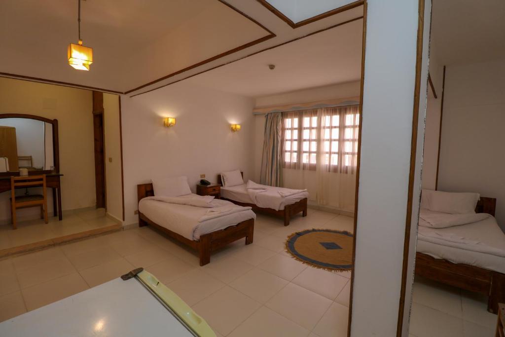 Postel nebo postele na pokoji v ubytování Acacia Dahab Hotel