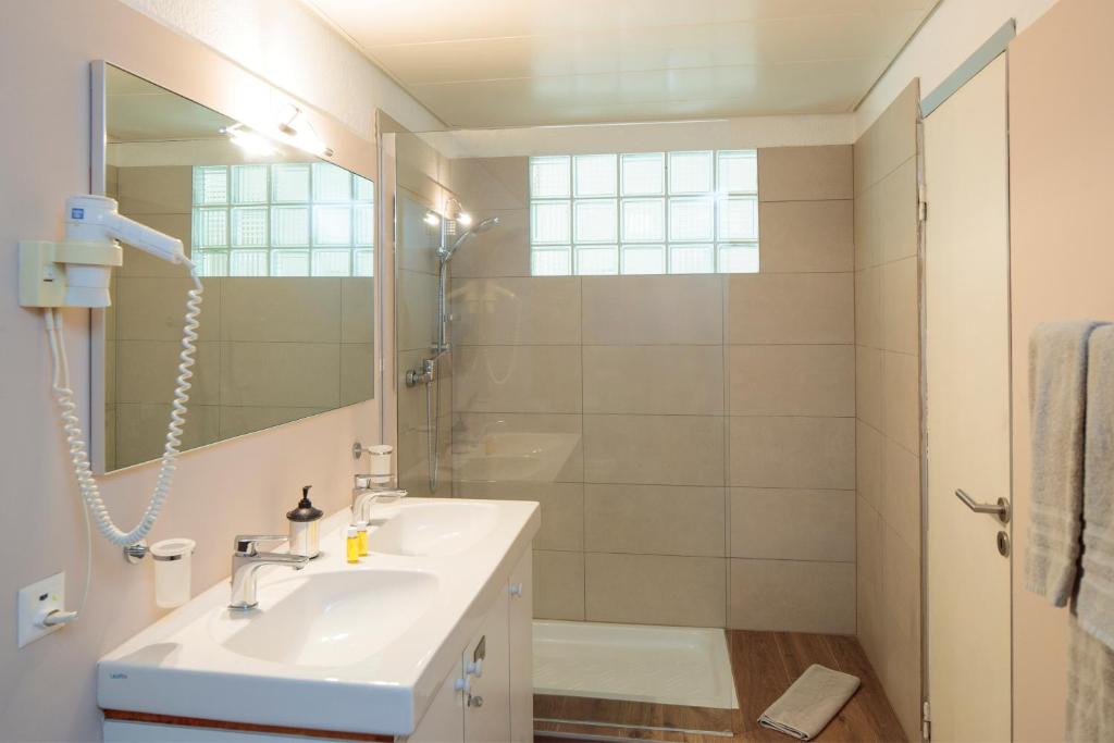 Koupelna v ubytování Hotel America