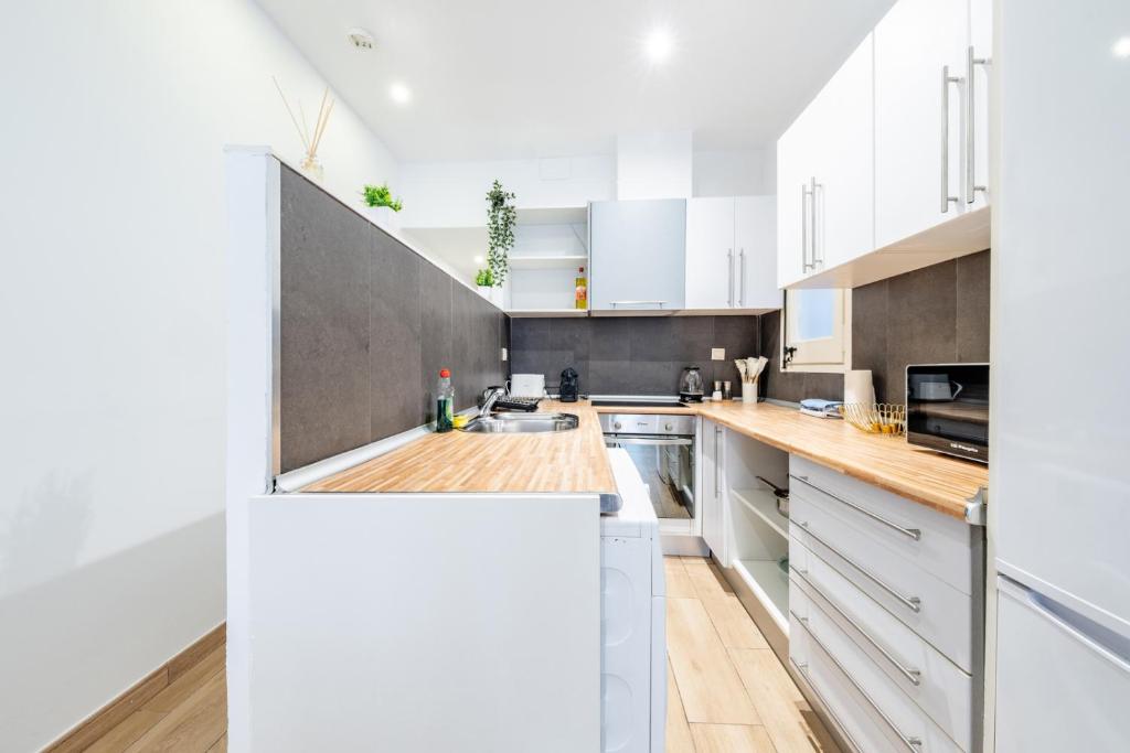 Kuchyňa alebo kuchynka v ubytovaní Caliu Apartments Barcelona - Fira