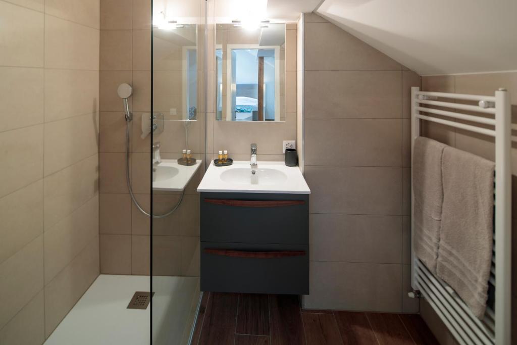 Koupelna v ubytování Hotel America
