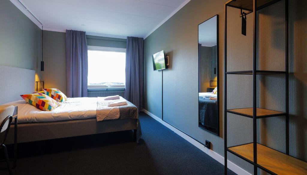 Postel nebo postele na pokoji v ubytování Hotell Veckefjärden