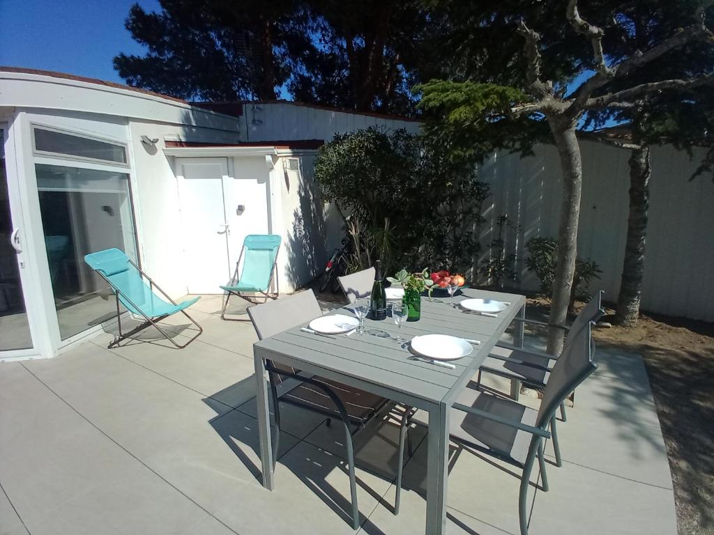 Maison Jardin Wifi - Climatisation - 100 m plage sauvage - 20 min Perpignan - Housity