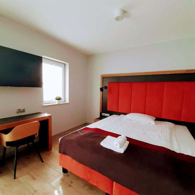 Łóżko lub łóżka w pokoju w obiekcie Hotel Konstancja