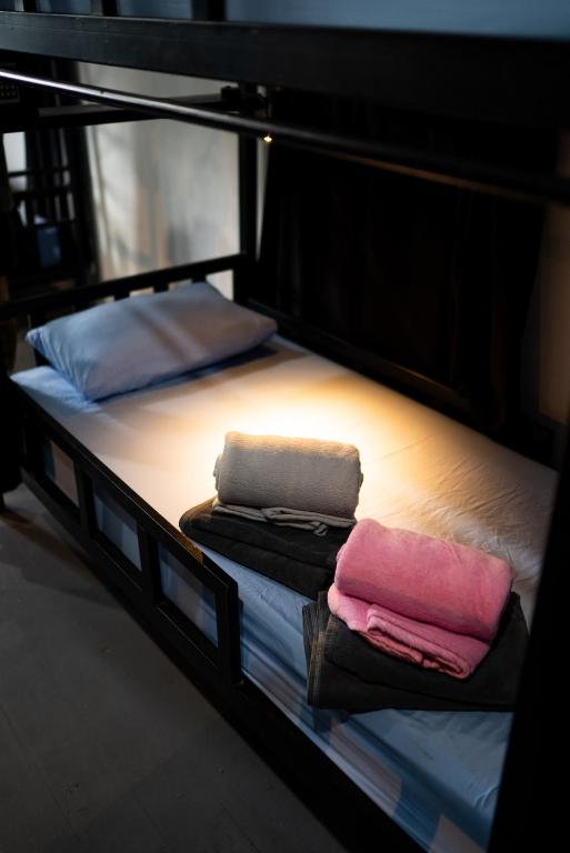 Bad Monkey Samui Hostelにあるベッド