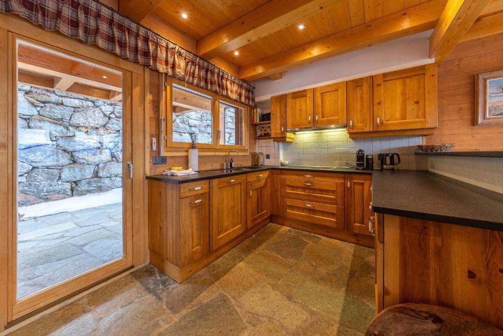 Chalet Chafrebelle - sauna & view - Resim 11