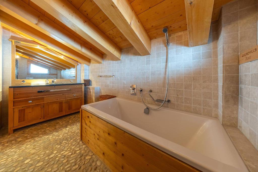 Chalet Chafrebelle - sauna & view - Resim 3