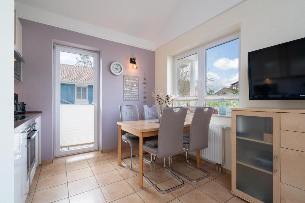 Kuchyň nebo kuchyňský kout v ubytování Feriendorf Südstrand Haus 7