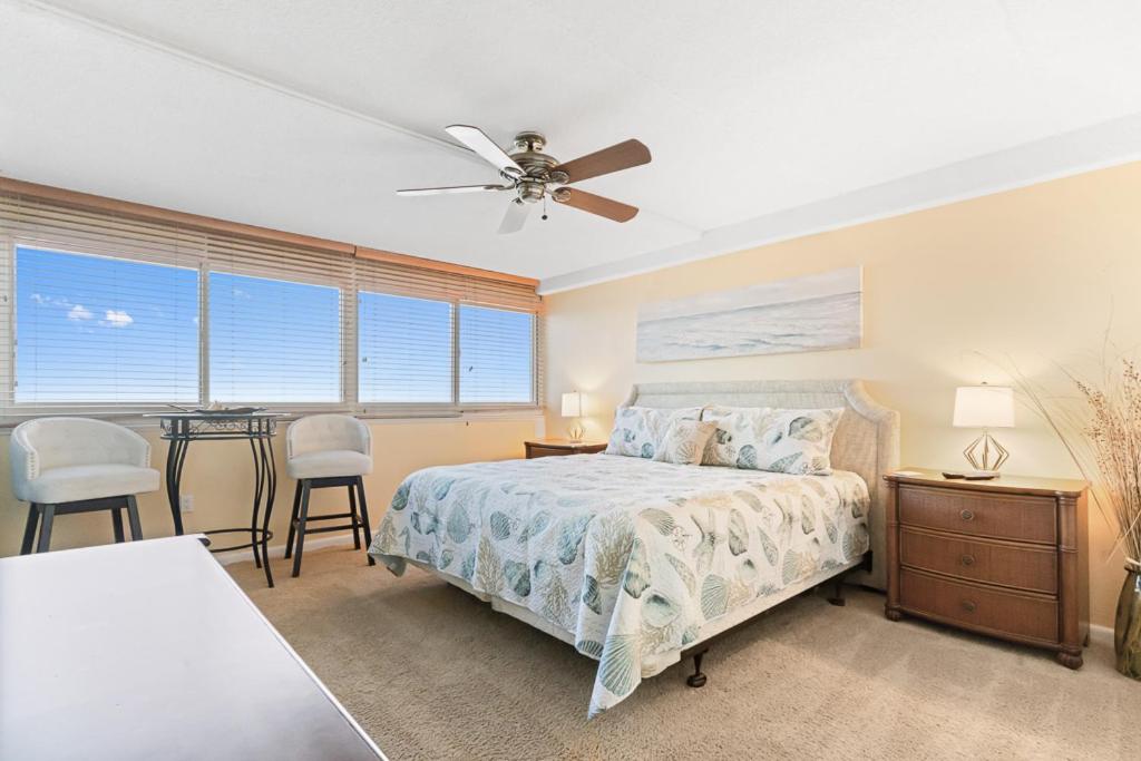 Кровать или кровати в номере Beachfront 2-Bedroom Condo at Atlantis Building, Ocean City Ocean Views & Pool Access
