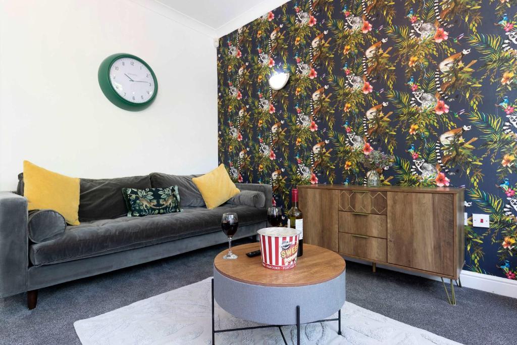 TS1 large apartment with Private Parking, Middlesbrough (updated prices ...