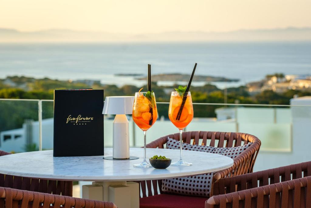 Nápoje v ubytování Five Flowers Hotel Formentera, member of Melia Collection