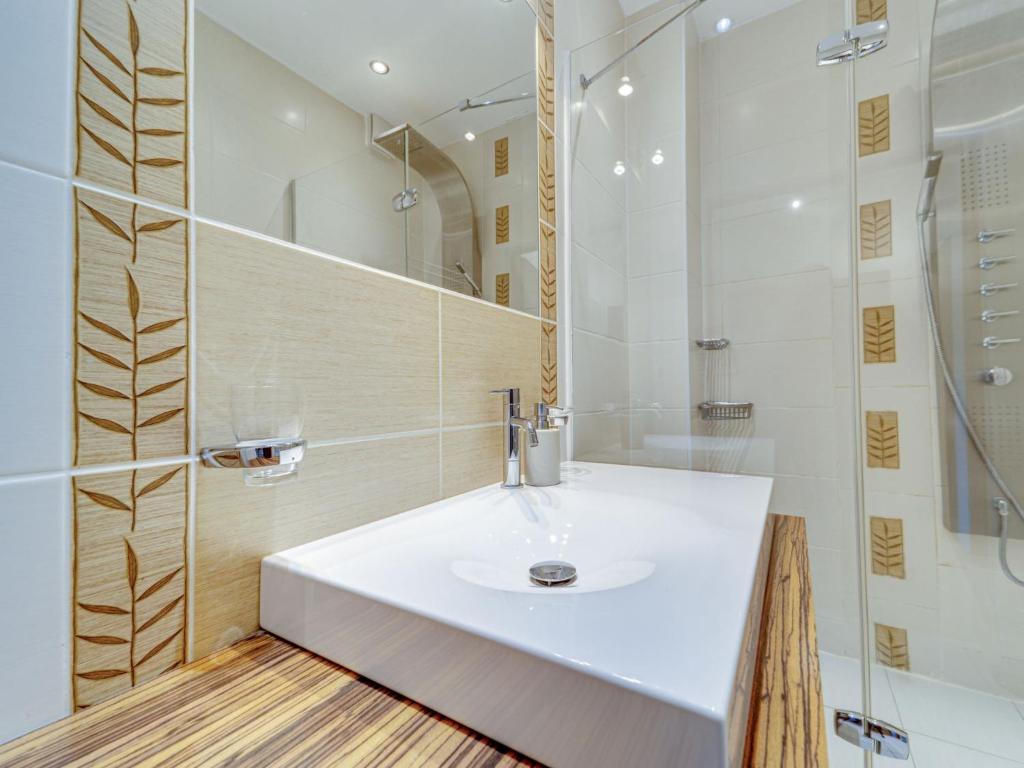 Kúpeľňa v ubytovaní Apartment Nad Łomniczką-1 by Interhome