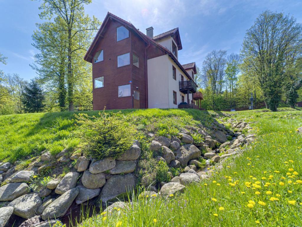 Vonkajšia záhrada v ubytovaní Apartment Nad Łomniczką-3 by Interhome
