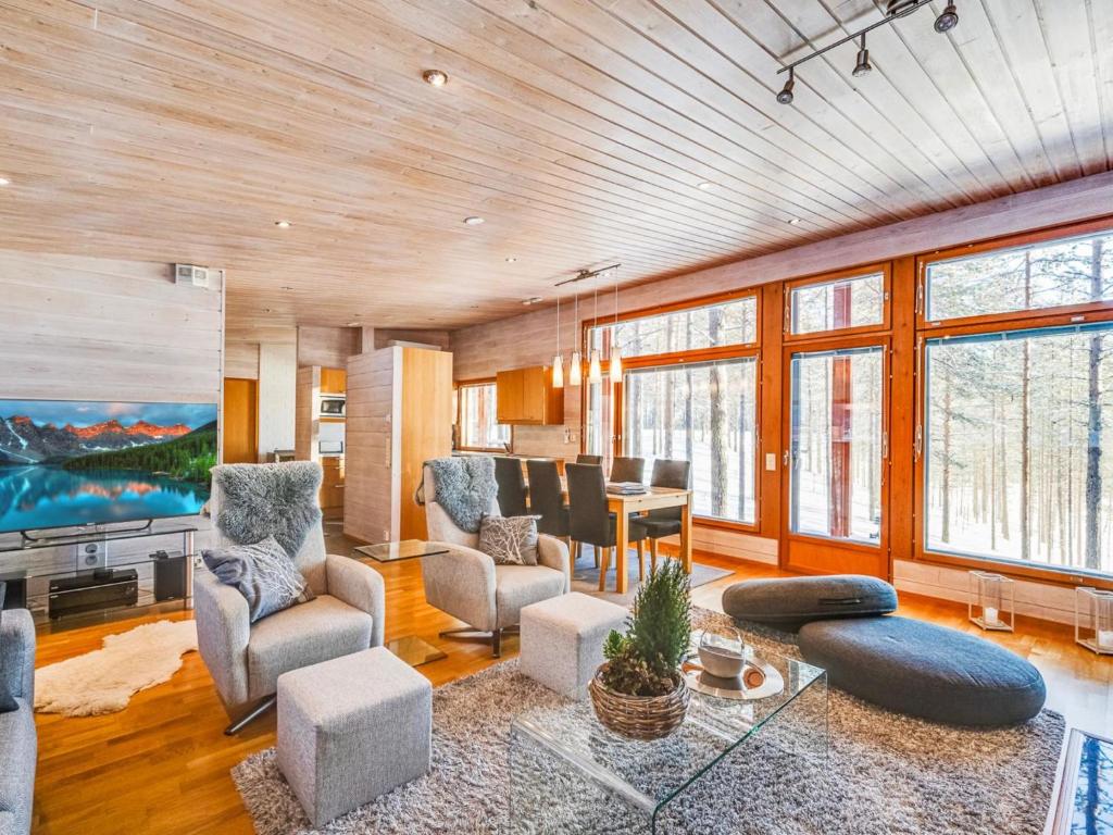 Posezení v ubytování Holiday Home Koukunmaja by Interhome