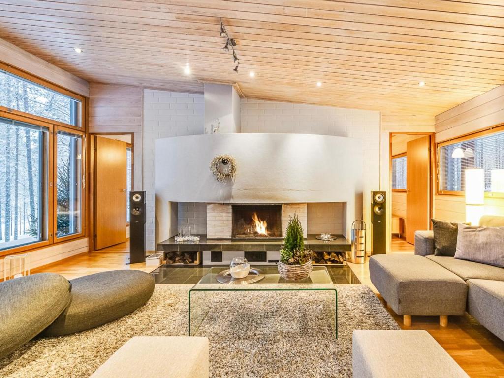 Posezení v ubytování Holiday Home Koukunmaja by Interhome