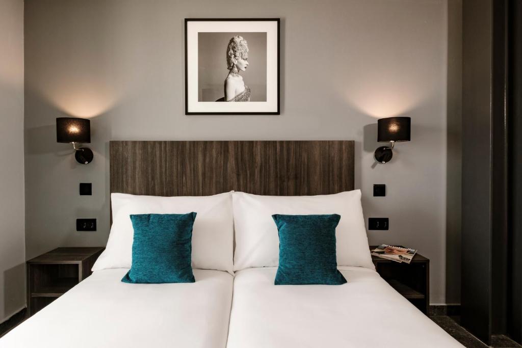 Postel nebo postele na pokoji v ubytování Spinola Hotel
