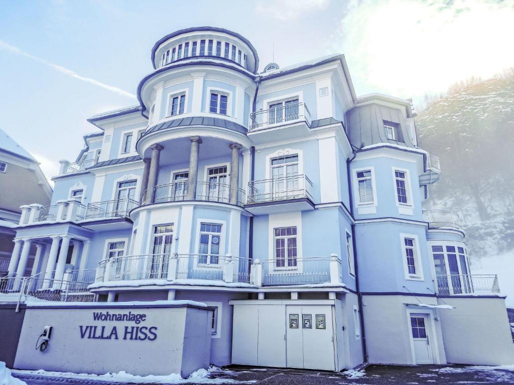 a large white house with akritkritkritkritkritkritkritkritkritkrit at Apartment Villa Hiss by Interhome in Bad Gastein