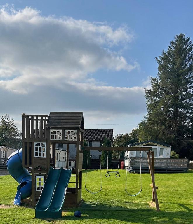 Herní místnost nebo prostor pro děti v ubytování Creebridge Caravan Park