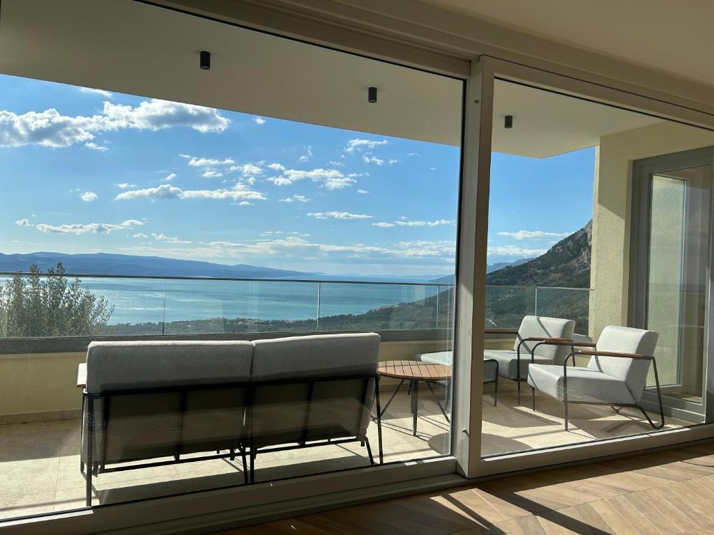 Panoramic Sea View Villa in Bast, near Baska Voda - Pool, Sports Court, BBQ & Starlink