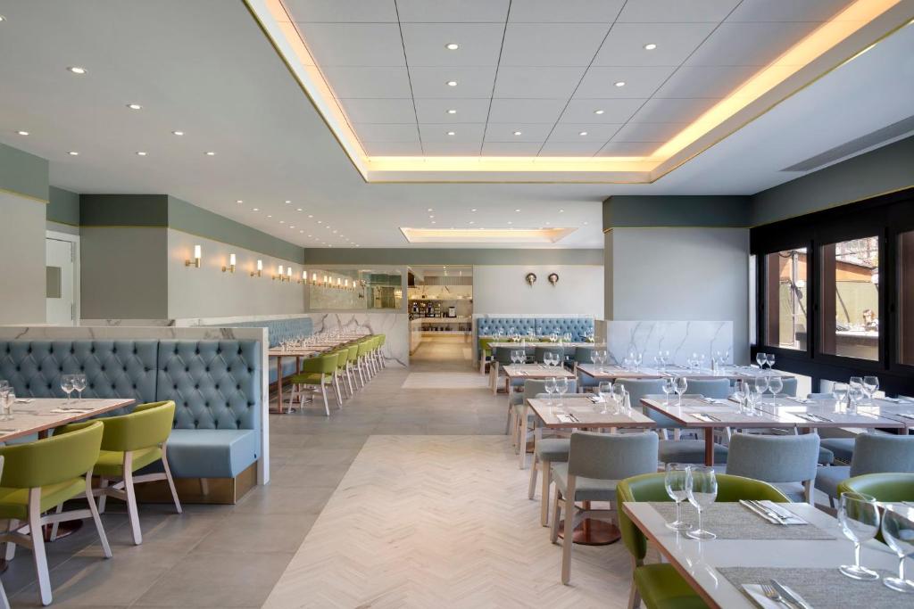 Posezení v ubytování Crowne Plaza Zürich by IHG