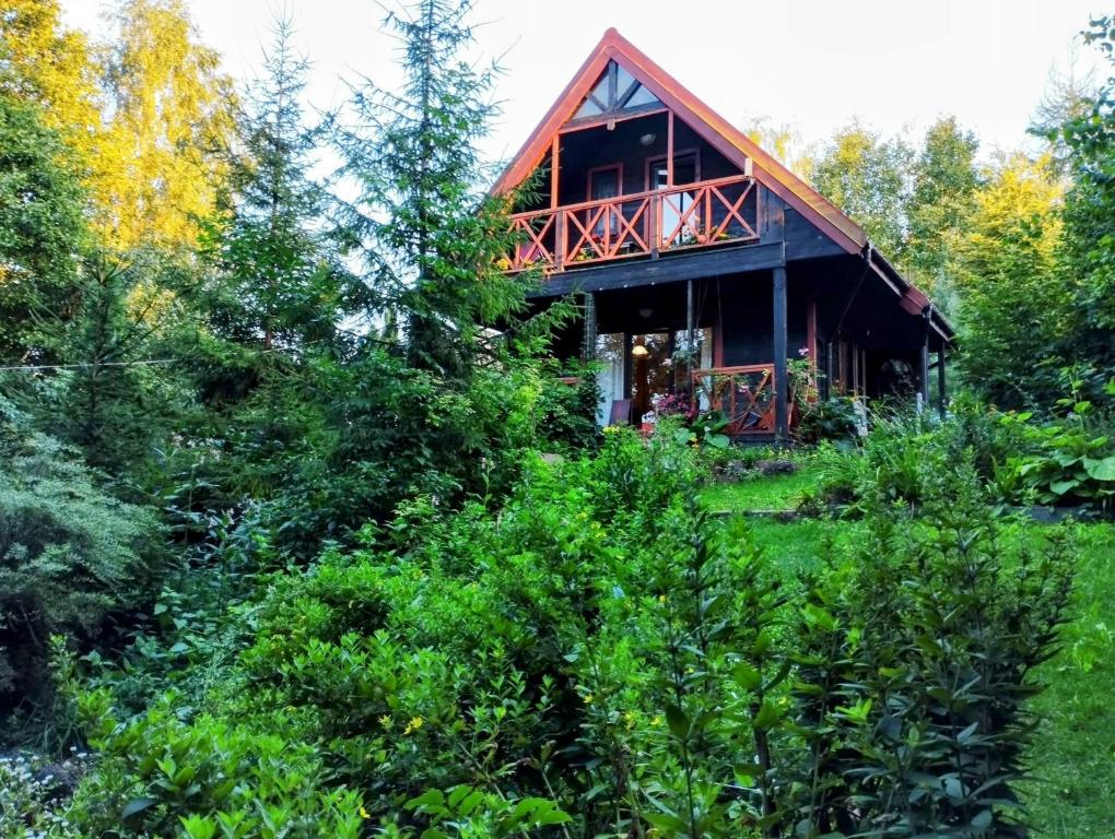 Vonkajšia záhrada v ubytovaní Garden House nad jeziorem Szelment