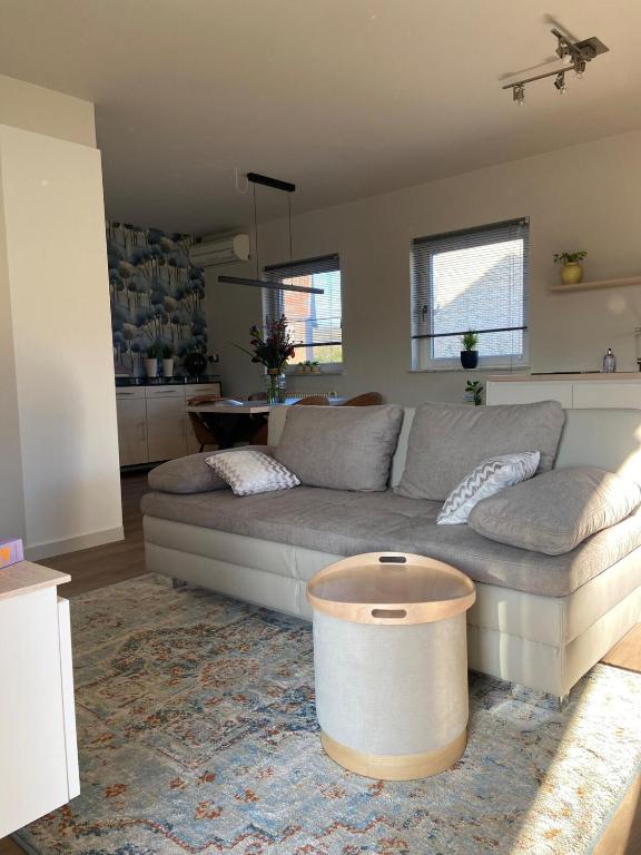 a living room with a couch and a table at Het Kabinet in Munsterbilzen