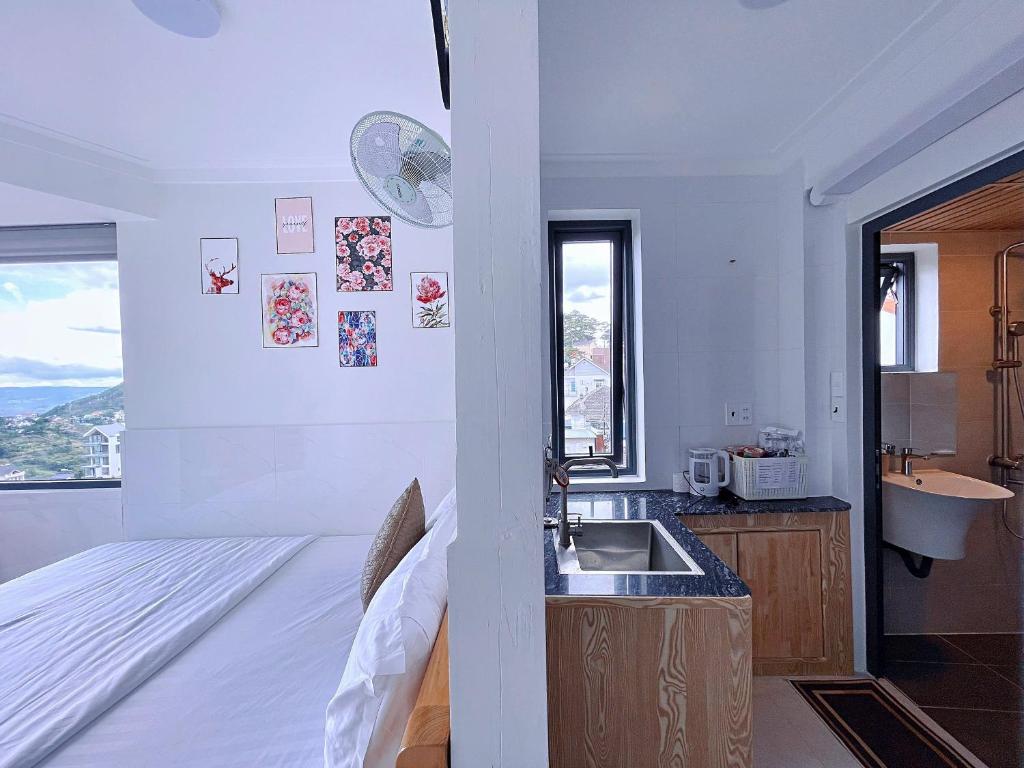 Kuchyň nebo kuchyňský kout v ubytování Villa đà lạt Trung Nghĩa 1