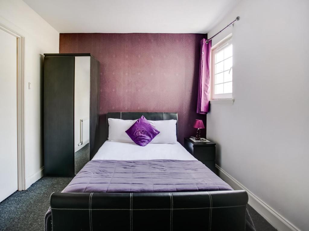Postel nebo postele na pokoji v ubytování OYO Gin House Hotel